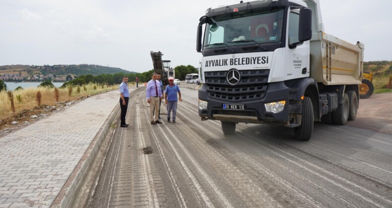 KÜÇÜKKÖY ARKA YOLUNDA YOL YAPIM ÇALIŞMALARI TAMAMLADI, SEFA KÖYDE SÜRÜYOR