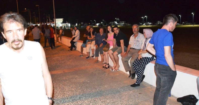 Sarımsaklı’da vatandaşlar sahil bandında oturabilmek için bank ve oturma ekipmanları istiyor