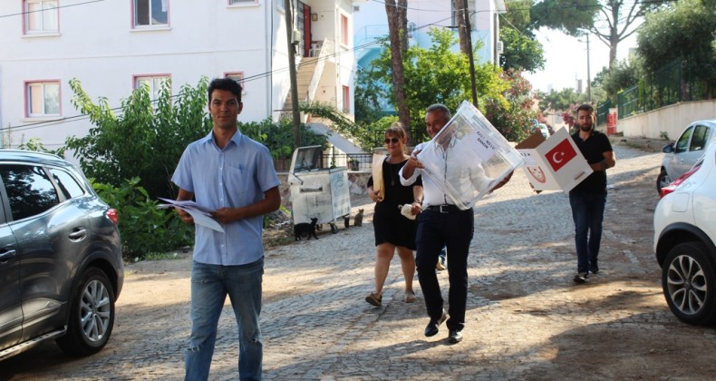 Ayvalık’ta seyyar sandıkta 17 hasta vatandaş oy kullandı
