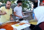 Küçükköy İmamı İlhan Köse Cami Cemaatine İftar Yemeği Verdi