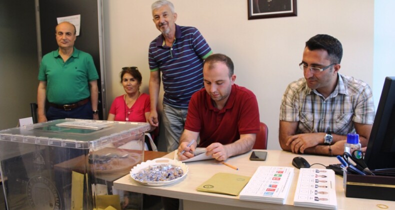 Ramazan Bayramı’nı sandık başında geçirdiler