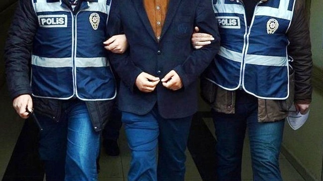 Ayvalık’ta Fetö şüphelisi eski polis göçmen kaçakçılığı yaparken yakalandı