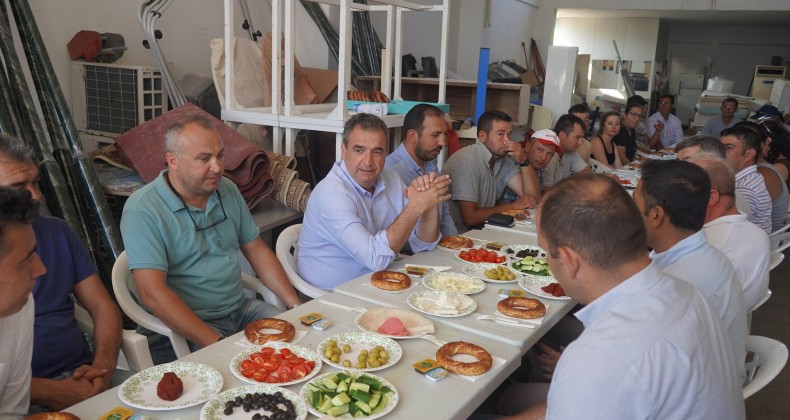 BAŞKAN GENÇER, PERSONELİ İLE KAHVALTIDA BİR ARAYA GELDİ