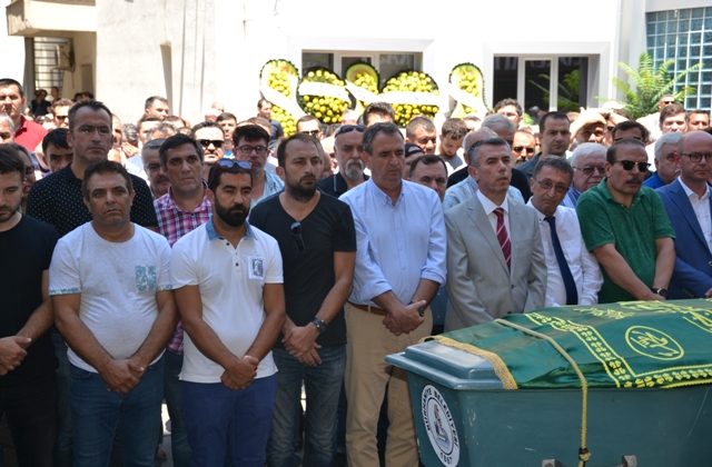 Gazeteci Selahattin Yay gözyaşları arasında toprağa verildi