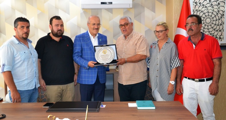 Ayvalıklı esnaf ve sanatkârlardan BŞB Kafaoğlu’na teşekkür plaketi