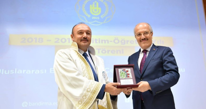 BÜYÜKŞEHİR BELEDİYESİ, GENÇLİĞİN EMRİNDEDİR