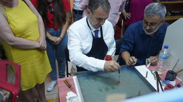 GELENEKSEL EBRU SANATI AYVALIK KÜLTÜR SANAT GÜNLERİNDE HAYAT BULDU