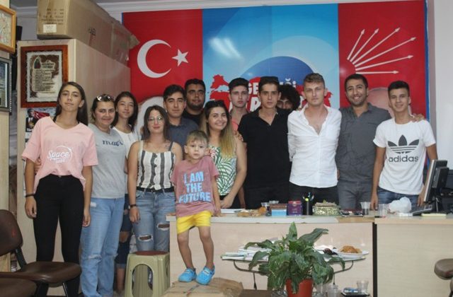 Ayvalık’ta CHP’li gençler göreve hızlı başladı