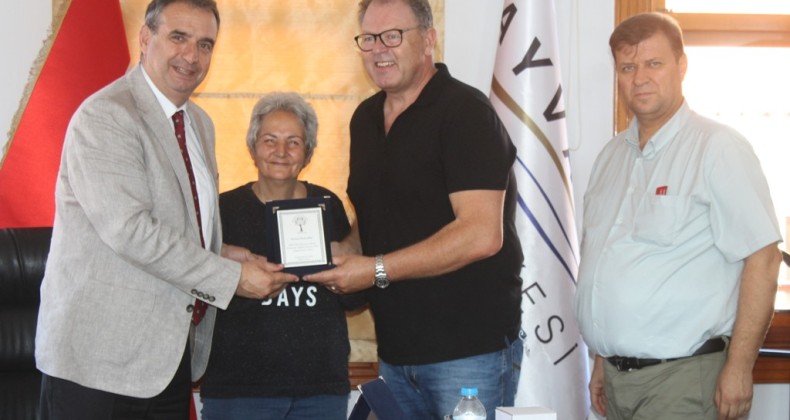 ALMANYA’DAN AYVALIK’A ŞEFKATLİ ELLER ARACILIĞIYLA BAĞIŞ DESTEĞİ