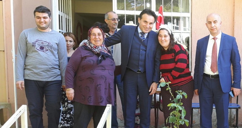 Ahmet Çakar, Ayvalık HEM bünyesindeki engelli iş atölyesinde incelemelerde bulundu
