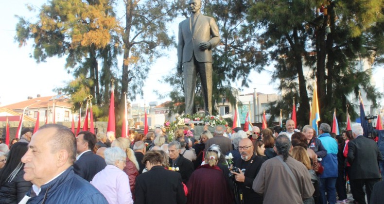 Ayvalık’ta Atatürk büyük bir hüzünle anıldı