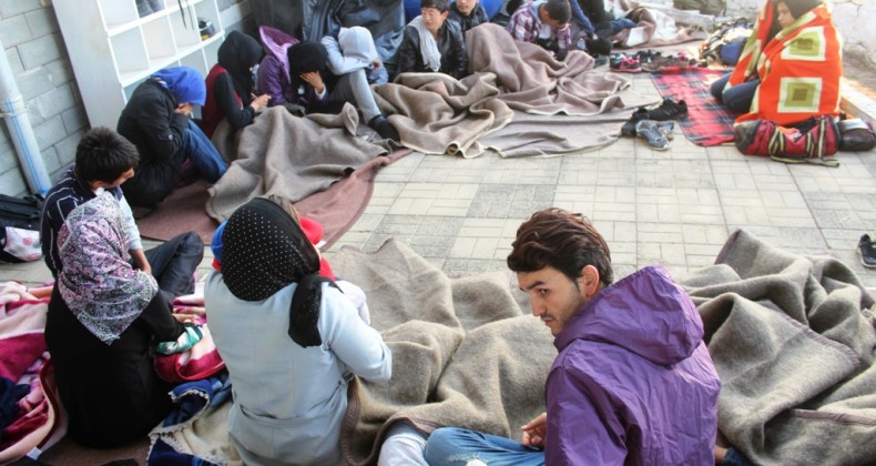 Ayvalık’ta 13 Afganistan uyruklu göçmen yakalandı