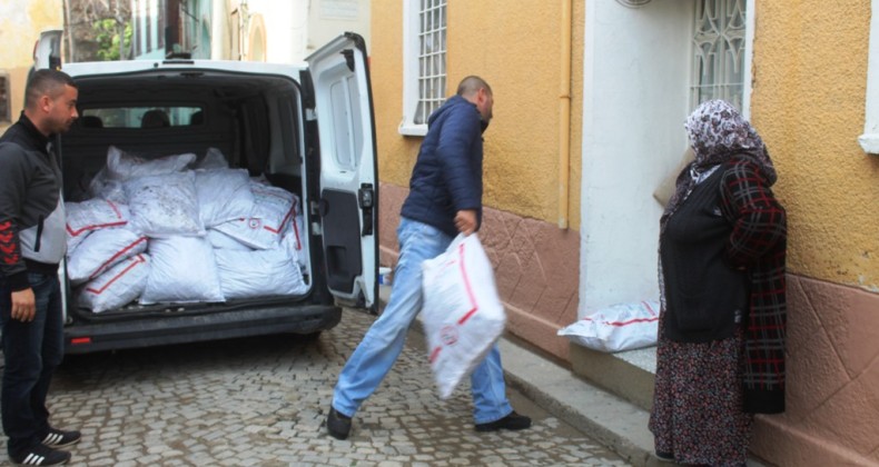 Şefkat Evleri’nden yoksul ailelere 11 ton kömür