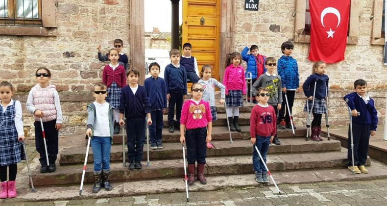 Minik öğrenciler engelliler için empati kuracaklar
