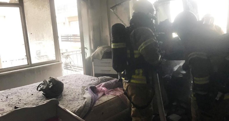Ayvalık’ta gardıropta başlayan yangın, yatak odasını kül etti