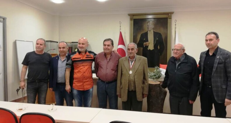 Ayvalık’ın en iyi çiftçisi Mehmet Yavaş’a bir ödül de ATO’dan geldi