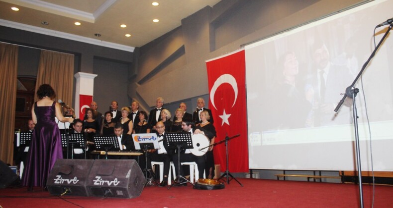 Kırık Bir Aşk Hikâyesi filminin her sahnesini canlandırarak seslendirdiler