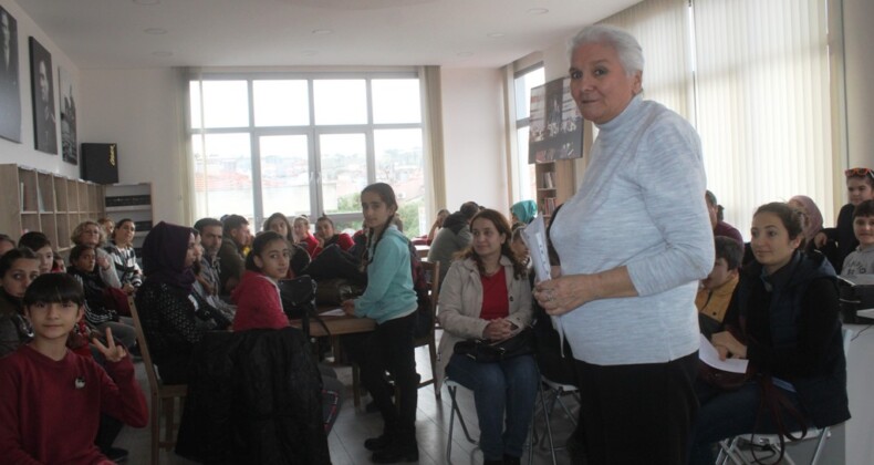 Ayvalık’ta ÇYDD’den anlamlı kütüphane açılışı
