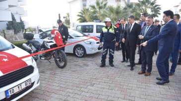 HAYIRSEVERLERDEN AYVALIK POLİS’İNE ANLAMLI JEST