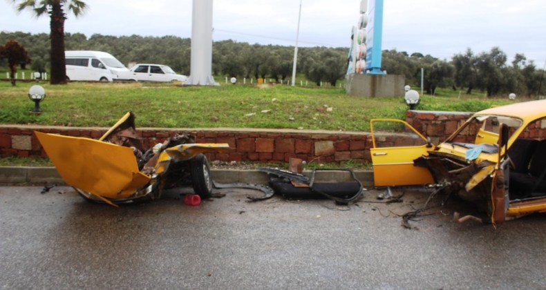 Ayvalık’ta trafik kazası; 2 yaralı