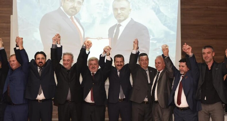 -AK Partili Büyükşehir ve Ayvalık Belediye Başkan adayları Ayvalık için kenetlendi