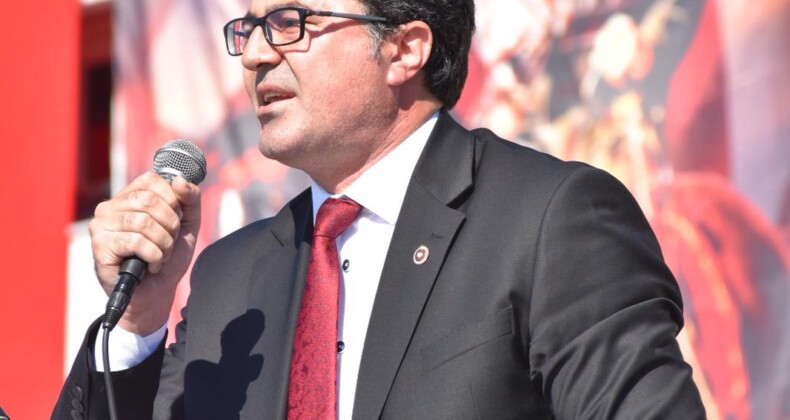 ENSAR AYTEKİN: “REKTÖR BEY VE YARDIMCILARINA BAŞARILAR DİLİYORUM”
