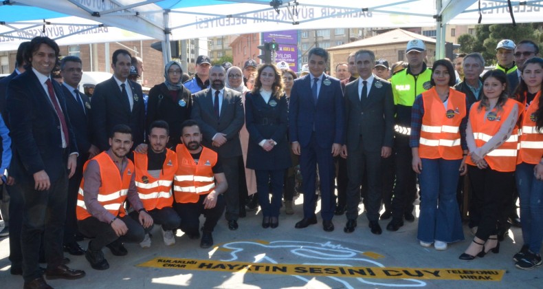 ‘KULAKLIĞINI ÇIKAR HAYATIN SESİNİ DUY’