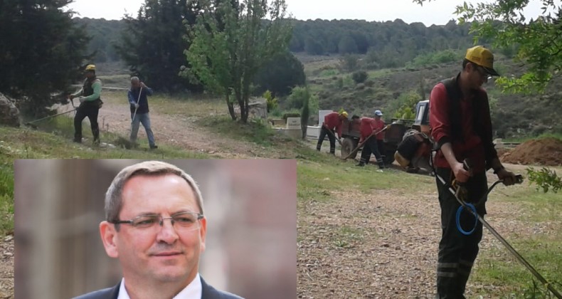 Ayvalık’ta Kabristanlarda hummalı temizlik