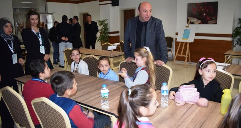 Ayvalıklı gençler eğlenirken düşünmesini öğrendi