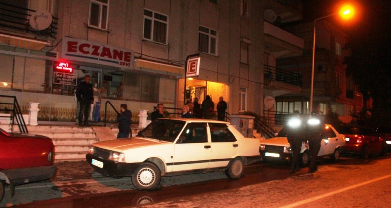 Kapalı eczaneye kurşun yağdırdılar
