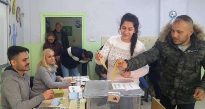 Ayvalık sandığa koştu