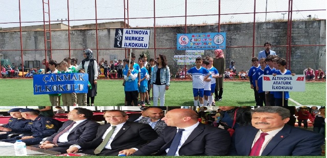 Ayvalık’ta çocuklar futbol oynadı velileri izledi