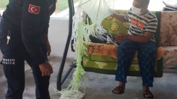 Uçurtması tellere takılan lösemili çocuğa itfaiyeci jesti