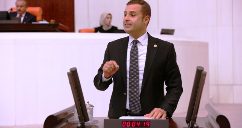 CHP’Lİ AHMET AKIN:     “400 İŞÇİMİZİN EKMEĞİ İLE OYNAMAYIN”