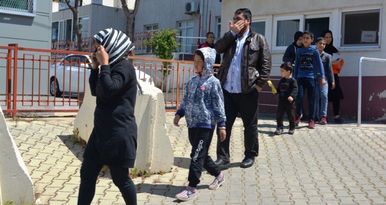 Ayvalık’ta 17 Afgan göçmen ve 1 organizatör polisten kaçamadı