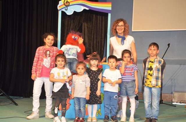 MİNİKLERE ŞARKILAR