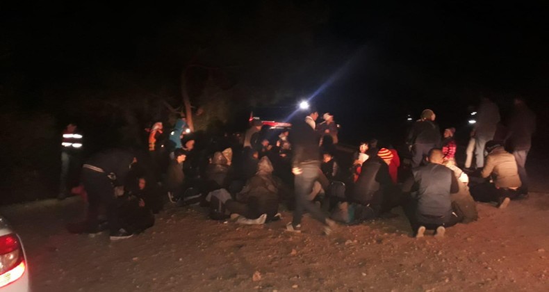 Ayvalık’ta 13 Afgan göçmen yakalandı