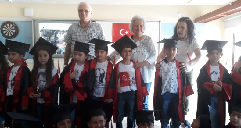 Ayvalık Aliçetinkaya Anasınıfı öğrencilerinin karne sevinci
