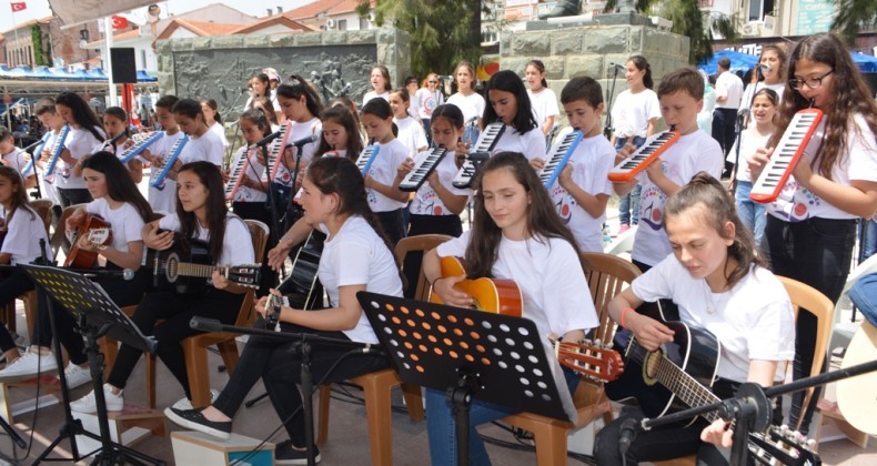 Ayvalık’ta Sanat 10’la yükseldi