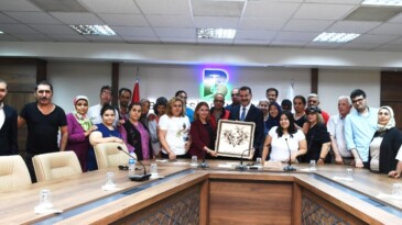 Ayvalıklı engellilerden Başkan Yücel Yılmaz’a anlamlı ziyaret