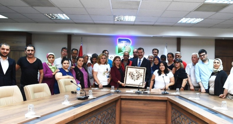 Ayvalıklı engellilerden Başkan Yücel Yılmaz’a anlamlı ziyaret
