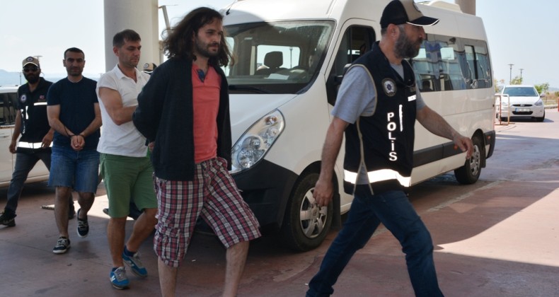Midilli’ye kaçarken yakalanan 9 FETÖ şüphelisi tutuklandı