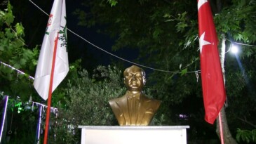 Altınovalı işletmecinin Atatürk ve bayrak aşkı sınır tanımıyor