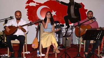 Ünlü sanatçı Betül Çiftçi Zeybek’i salladı