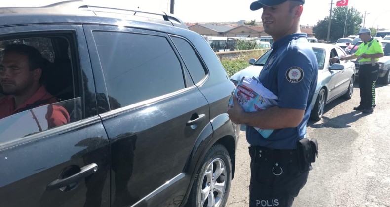 Ayvalık Polisi’nden bayram dönüşü yolundaki tatilcilere sıkı denetim