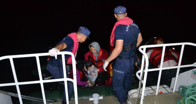 Ayvalık’ta 17 Afganistan uyruklu göçmen yakalandı