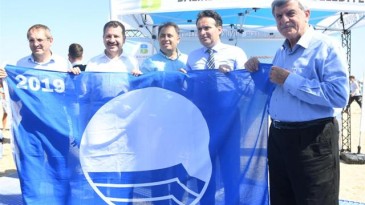 BÜYÜKŞEHİR’İN PLAJLARINA MAVİ BAYRAK