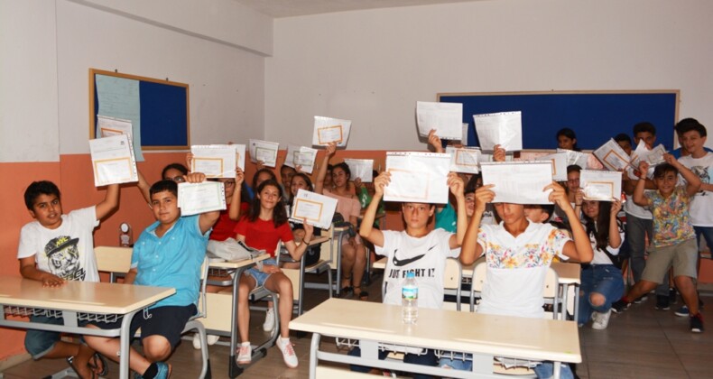 Ayvalık’ta karne heyecanı