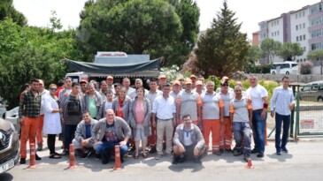 Engellilerden temizlik işleri ekiplerine yemek hayrı