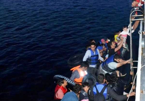 Ayvalık’ta 40 göçmen yakalandı